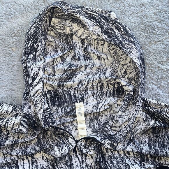 Lululemon Runbeam Hoodie Texture Twist White Black W3A86S Ponytail Hole Size 12 - Picture 5 of 10